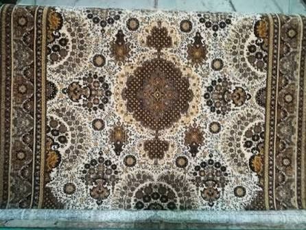 Patterned mosque carpet on the loom
